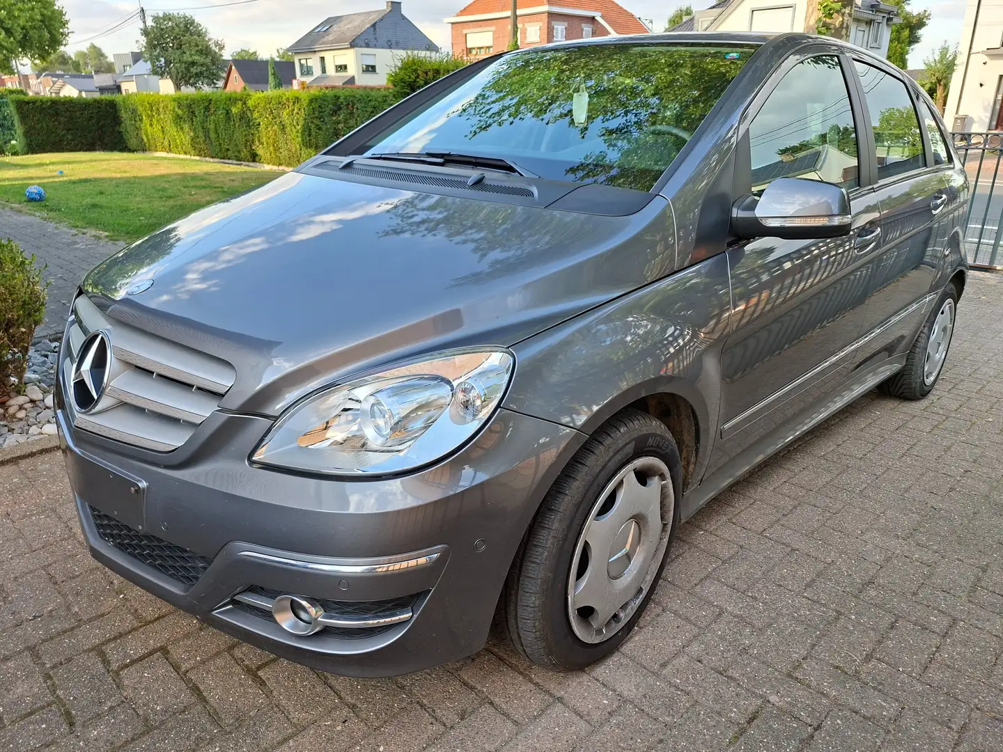 Mercedes-Benz B 180 B 180 CDI 2.0/80kw 77000km AUTOMATIQUE Clim GPS Gris - 1