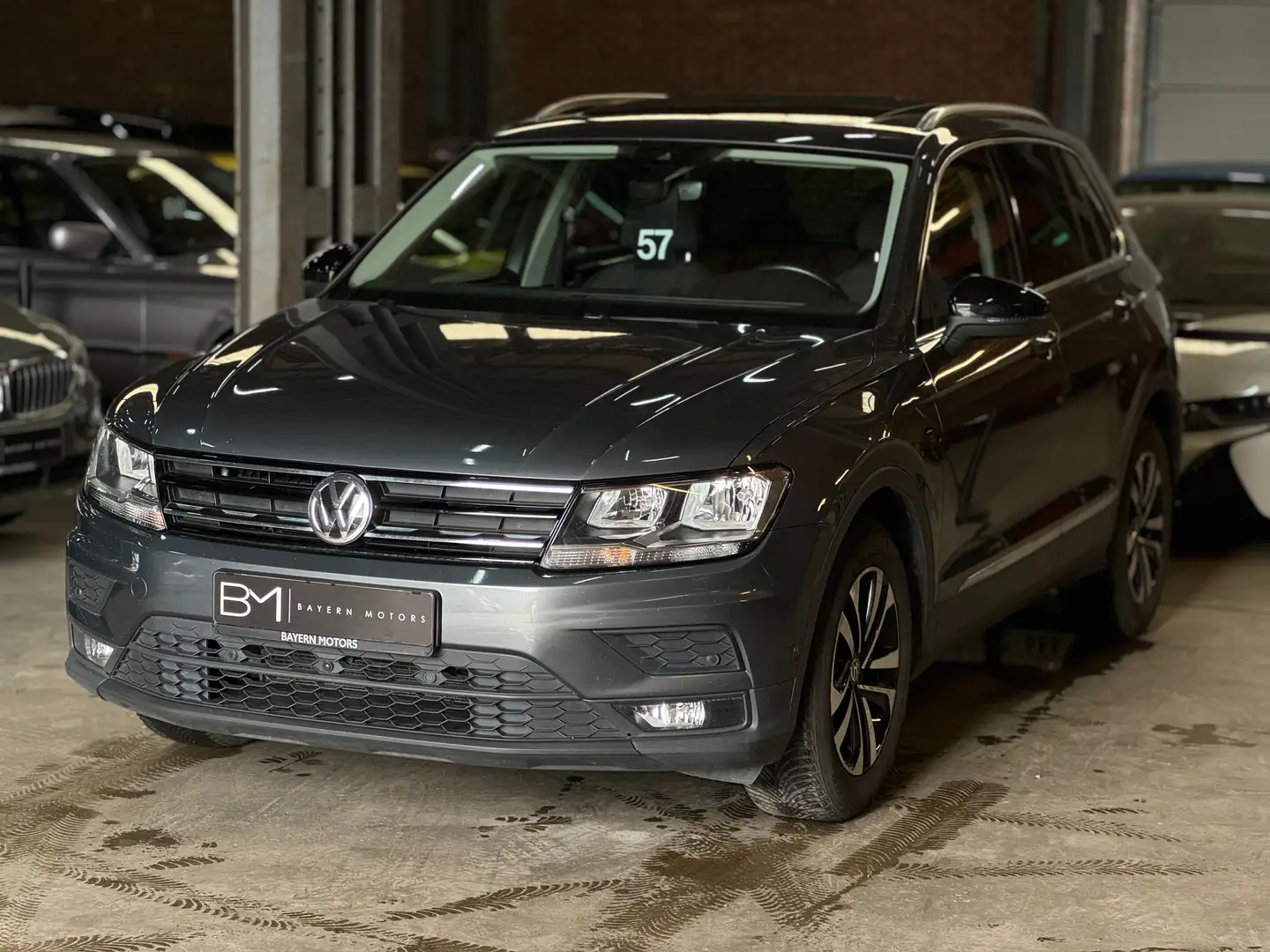 Volkswagen Tiguan 1.5 TSI Pano Benzine Prof Navi 360 Camera Garantie Grijs - 1