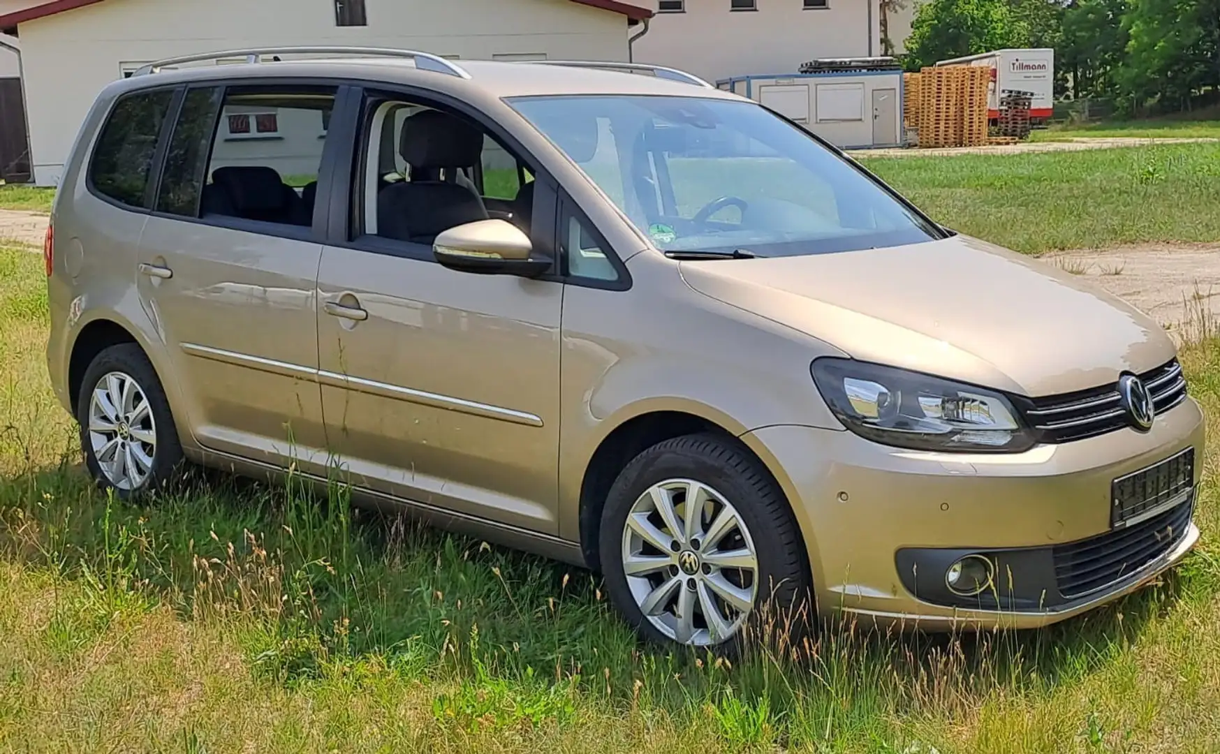 Volkswagen Touran Highline 2 Besitz 7 Sitze wenig Kilometer Bronzová - 1