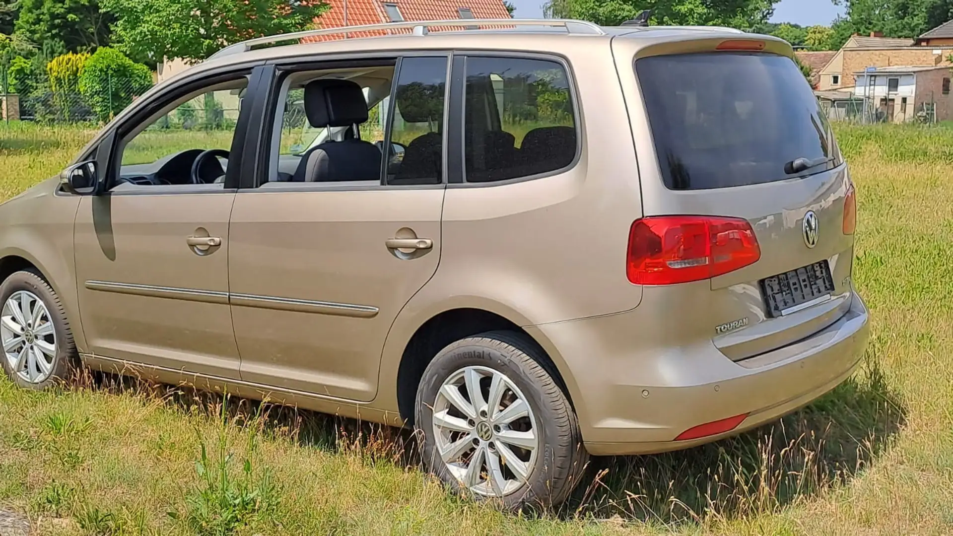 Volkswagen Touran Highline 2 Besitz 7 Sitze wenig Kilometer Bronzová - 2