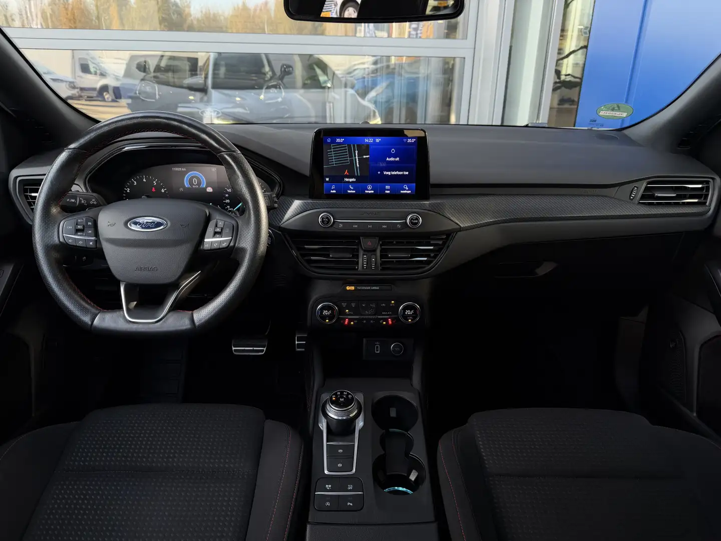 Ford Focus Wagon 1.5 EcoBoost ST Line Automaat | Panoramadak Wit - 2