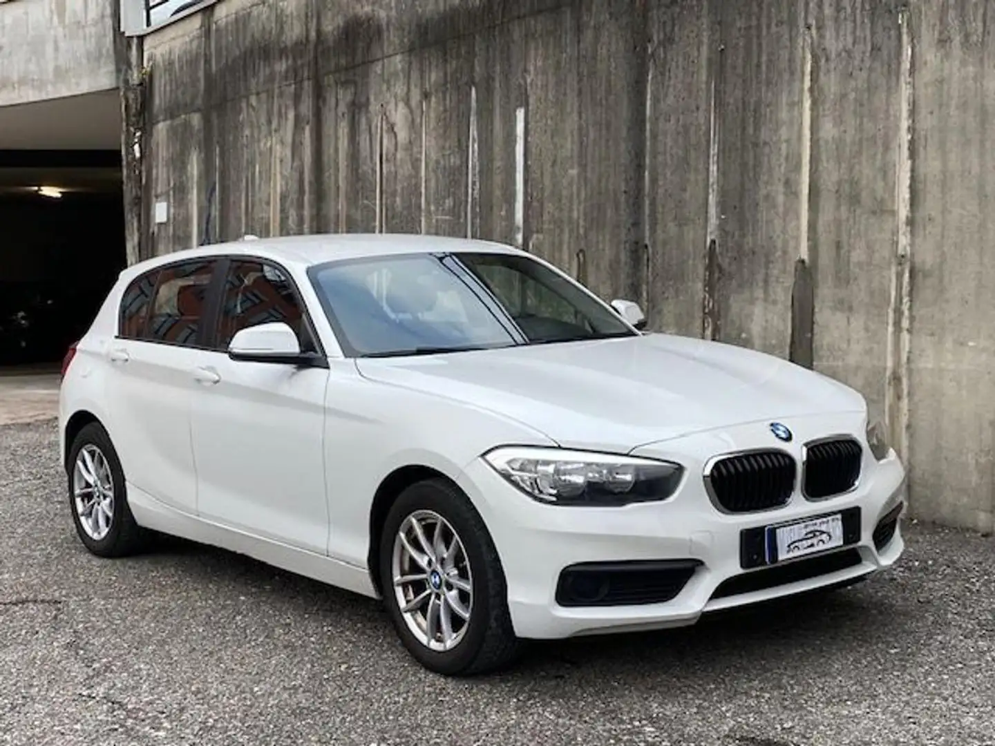 BMW 116 i 5p. Urban, neopatentati Bianco - 1