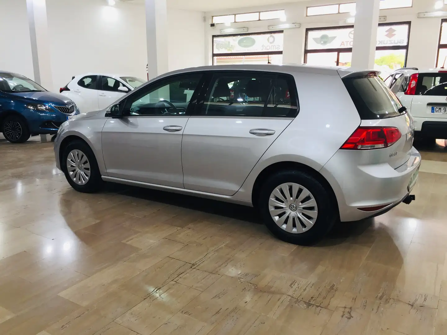 Volkswagen Golf 1.2 TSI 5p. Trendline BMT con GANCIO TRAINO Grigio - 2