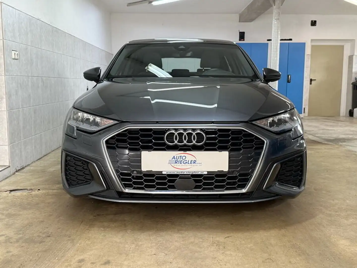 Audi A3 30 TDI S-Line ''LED-Panoramad-Kamera-Leder-Sitzh Grau - 2