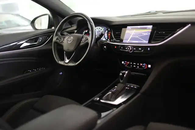 Opel Insignia view 8