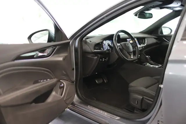Opel Insignia view 9