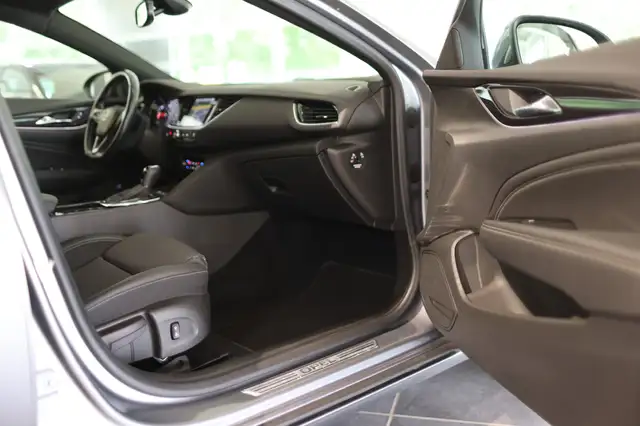 Opel Insignia view 11