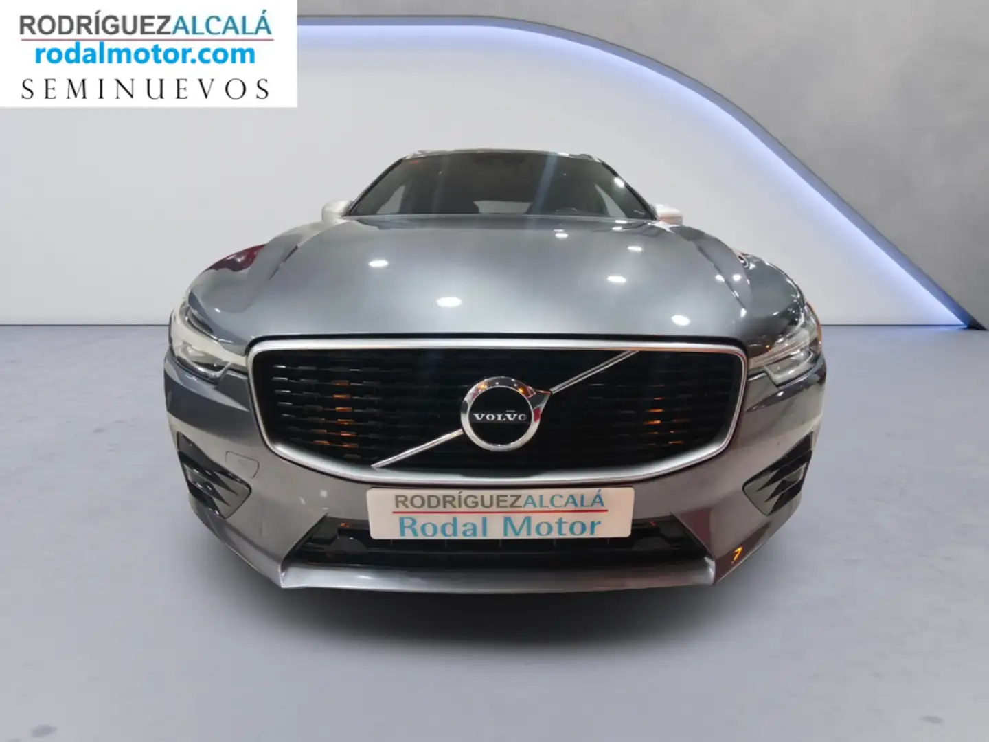 Volvo XC60 D4 R-Design Aut. Gris - 2