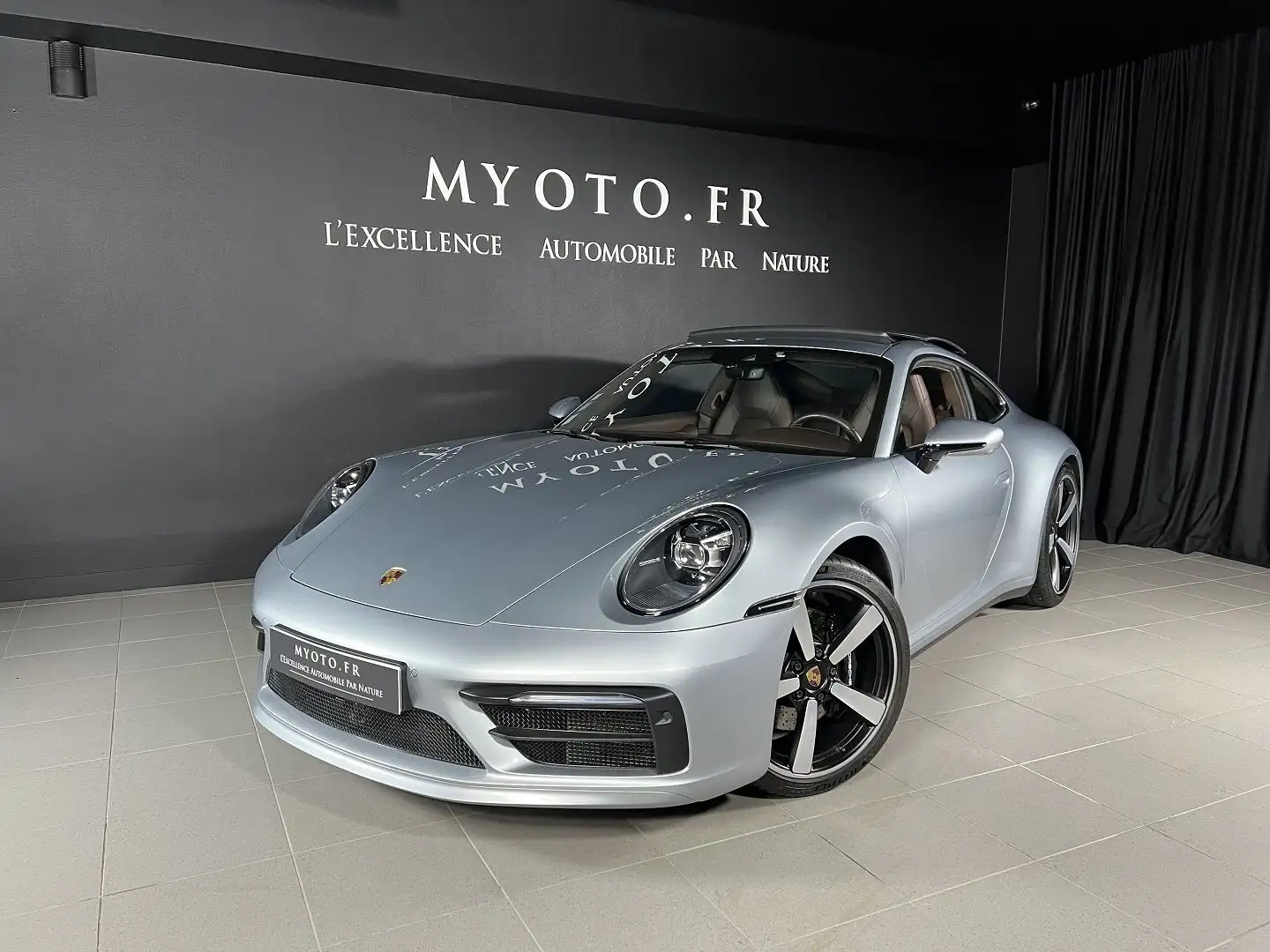 Porsche 911 (992) 3.0 450CH 4S PDK MY20 Grijs - 2