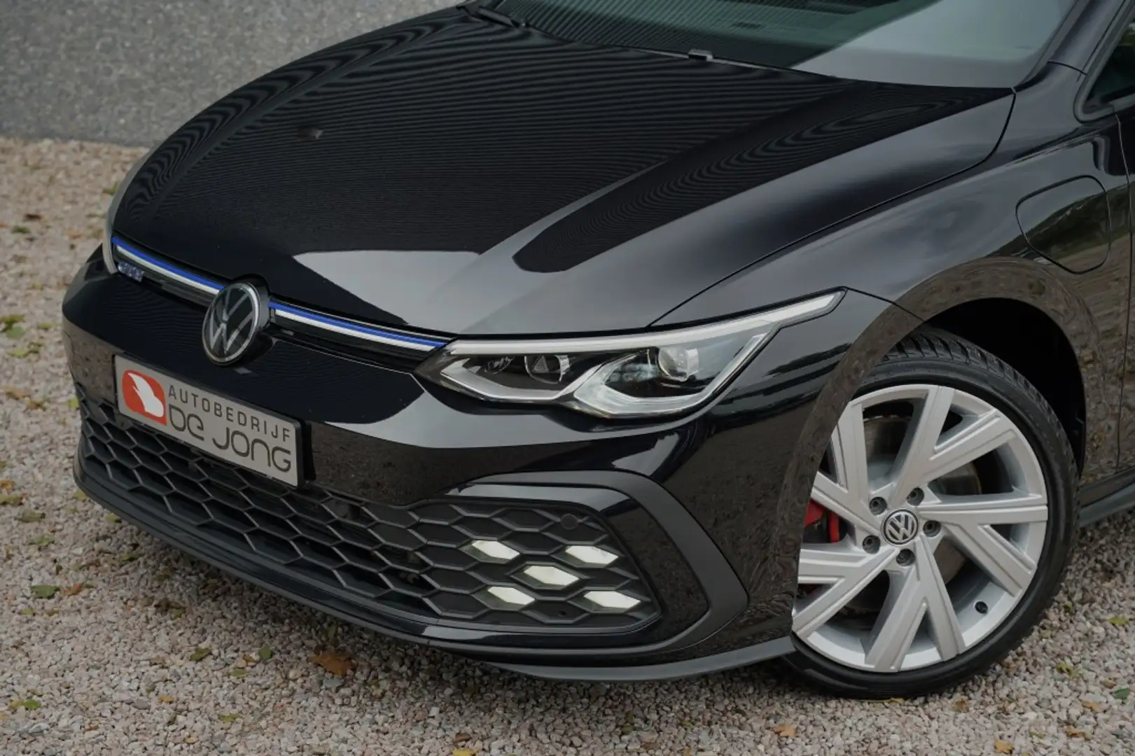 Volkswagen Golf GTE 245PK Hybride | Pano | Trekhaak | Keyless | Blind Zwart - 2
