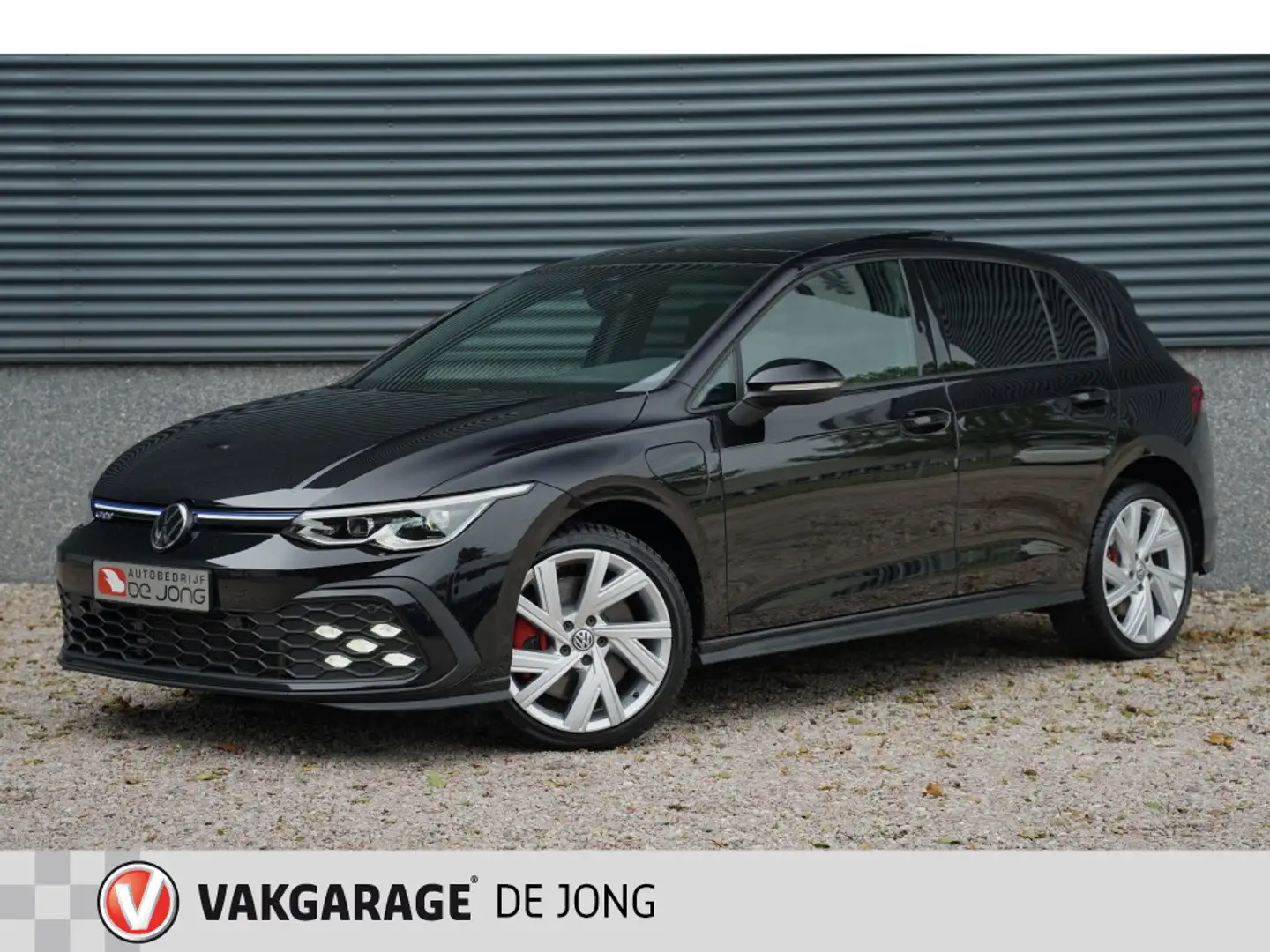 Volkswagen Golf GTE 245PK Hybride | Pano | Trekhaak | Keyless | Blind Zwart - 1