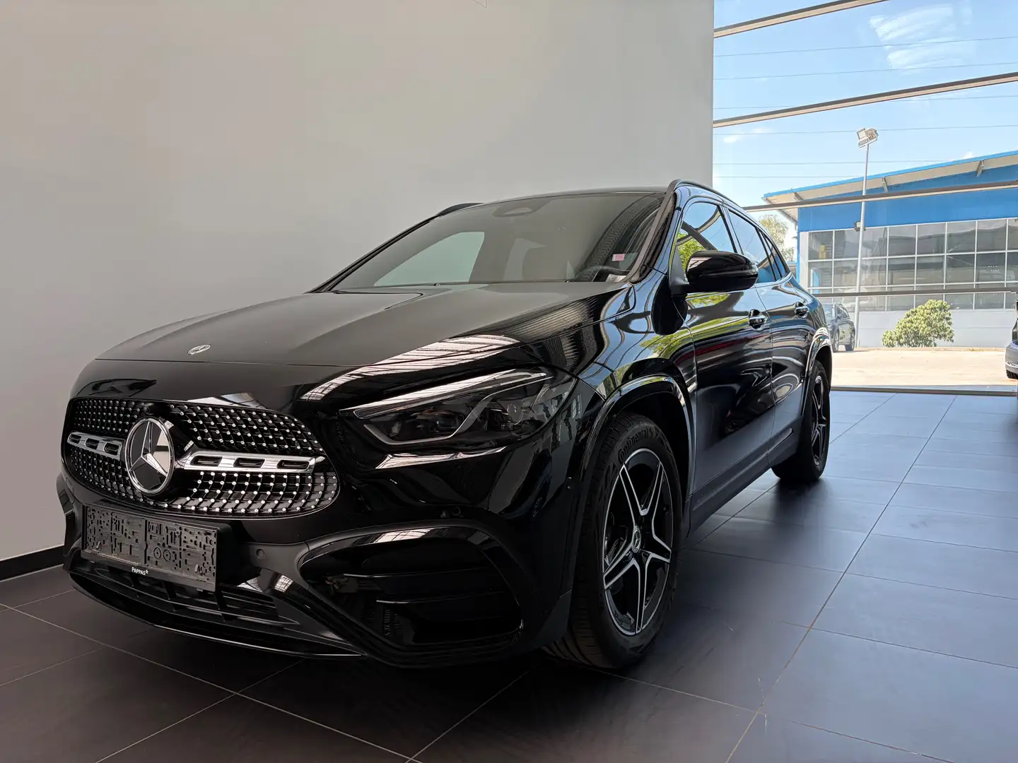 Mercedes-Benz GLA 200 GLA 200 d 4matic AMG Paket Night Paket Schwarz - 1
