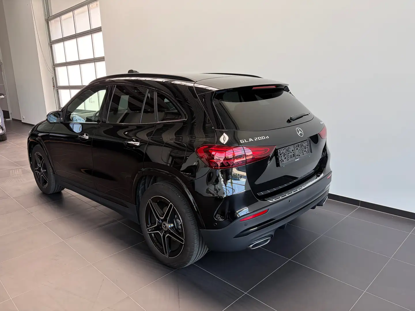 Mercedes-Benz GLA 200 GLA 200 d 4matic AMG Paket Night Paket Schwarz - 2