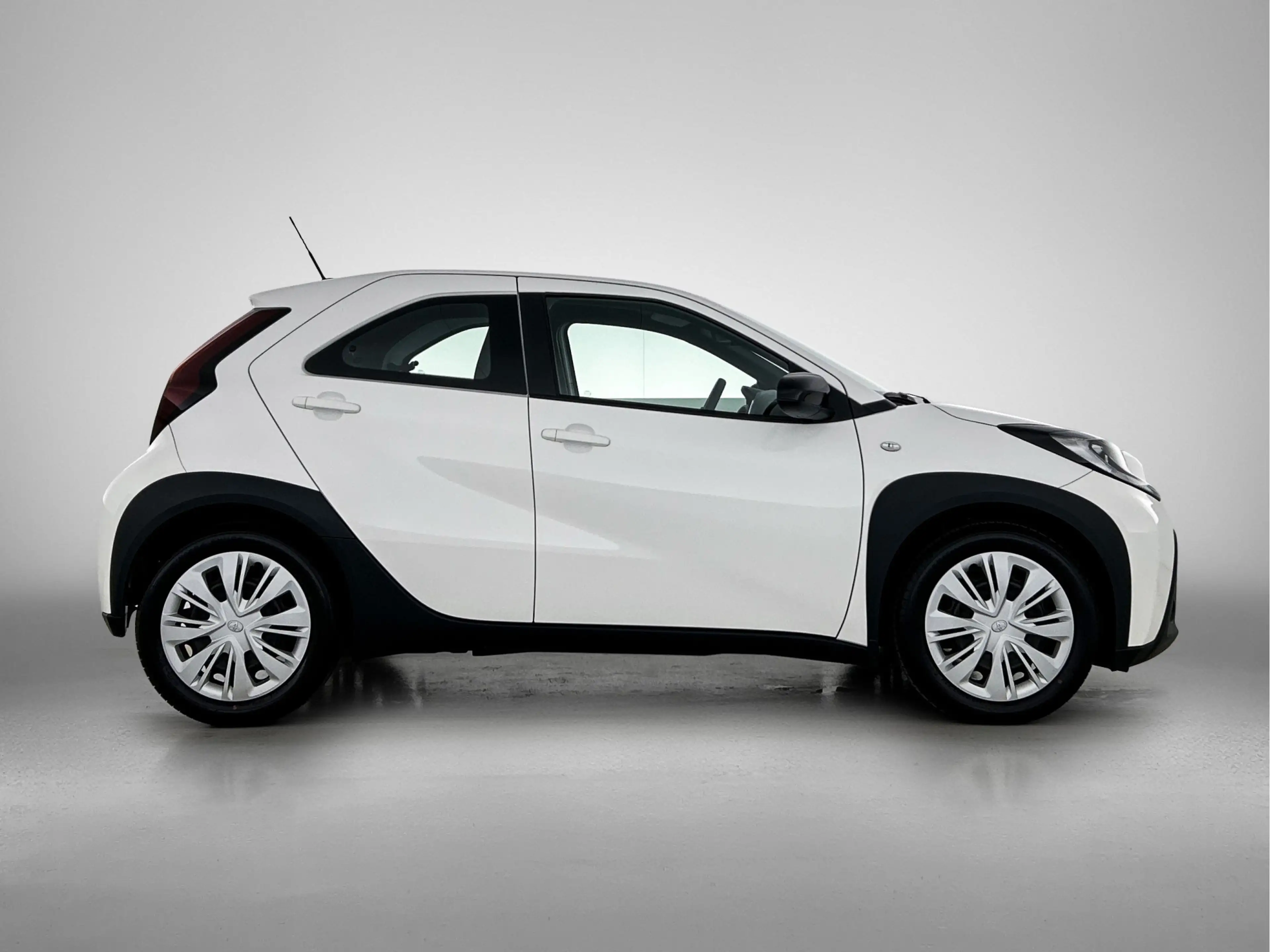Toyota Aygo X 1.0 VVT-i MT Play | Apple CarPlay / Android Auto ( — photo 12