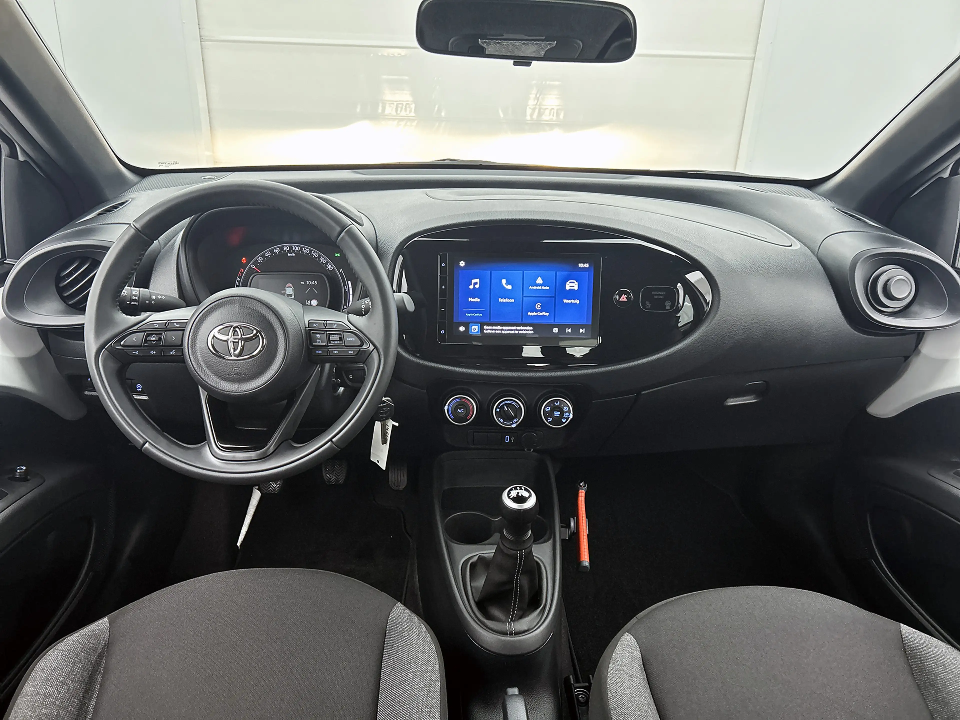 Toyota Aygo X 1.0 VVT-i MT Play | Apple CarPlay / Android Auto ( — photo 4