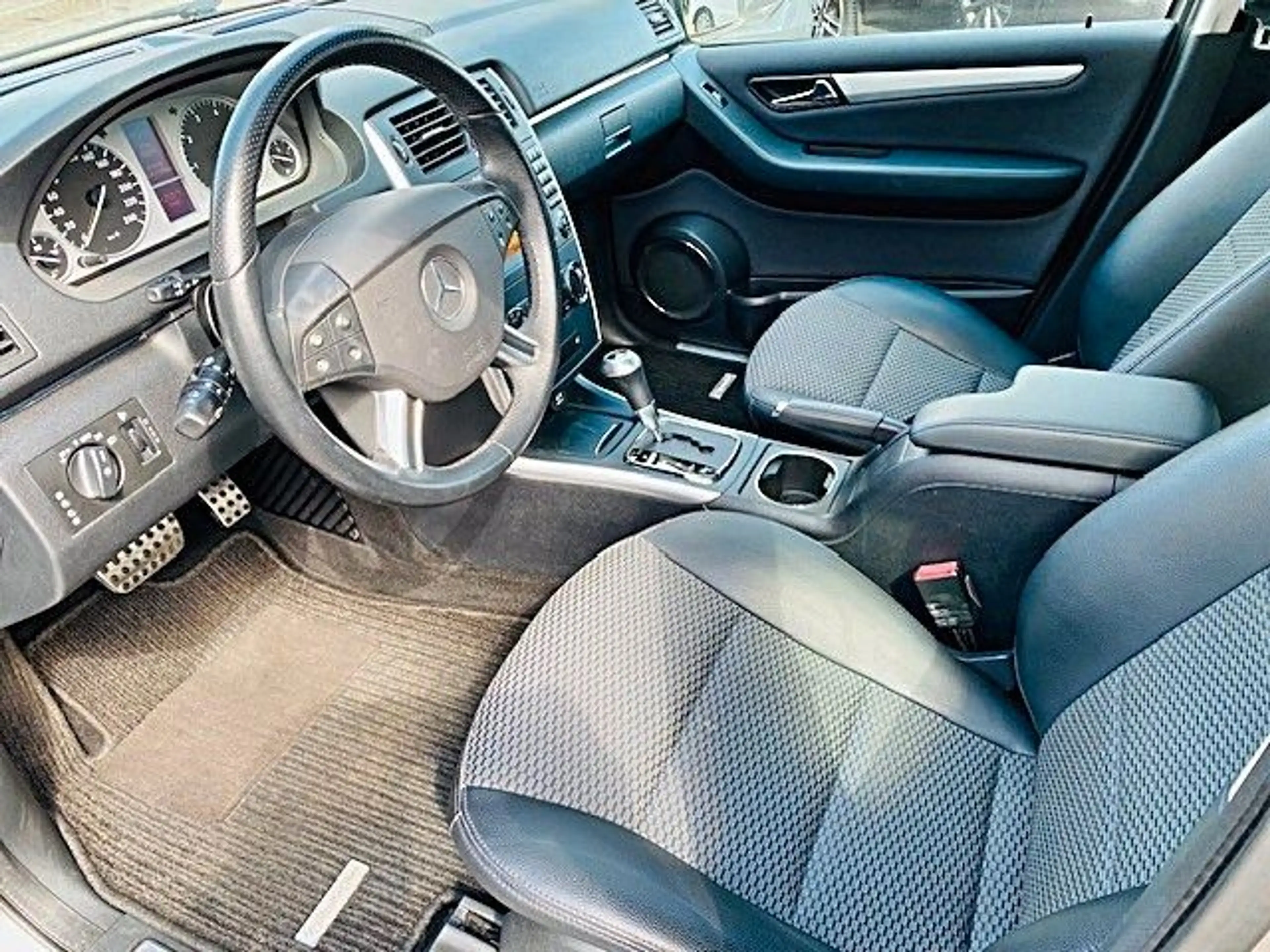 Mercedes-Benz B 160 Autotronic — photo 12