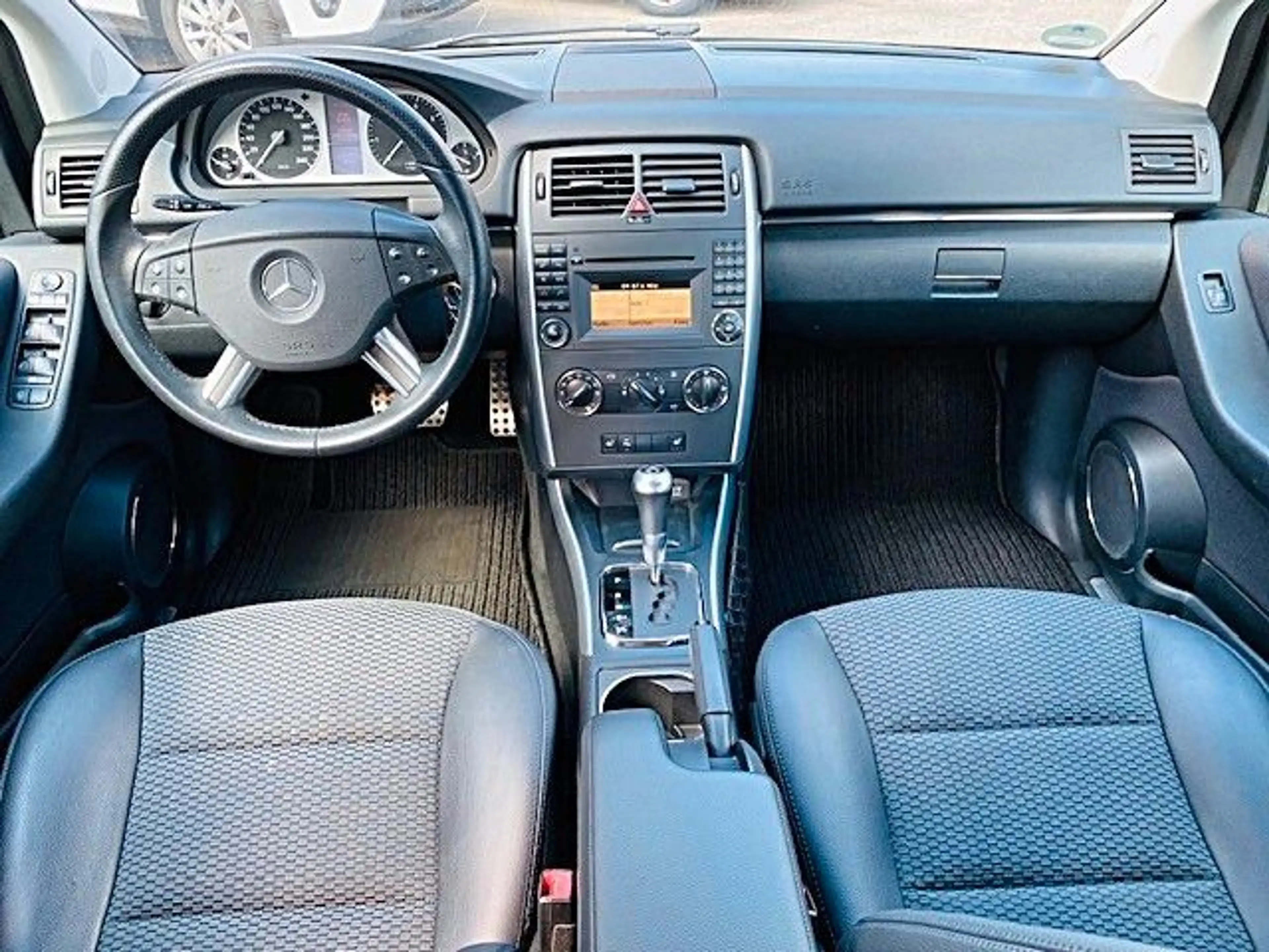 Mercedes-Benz B 160 Autotronic — photo 11