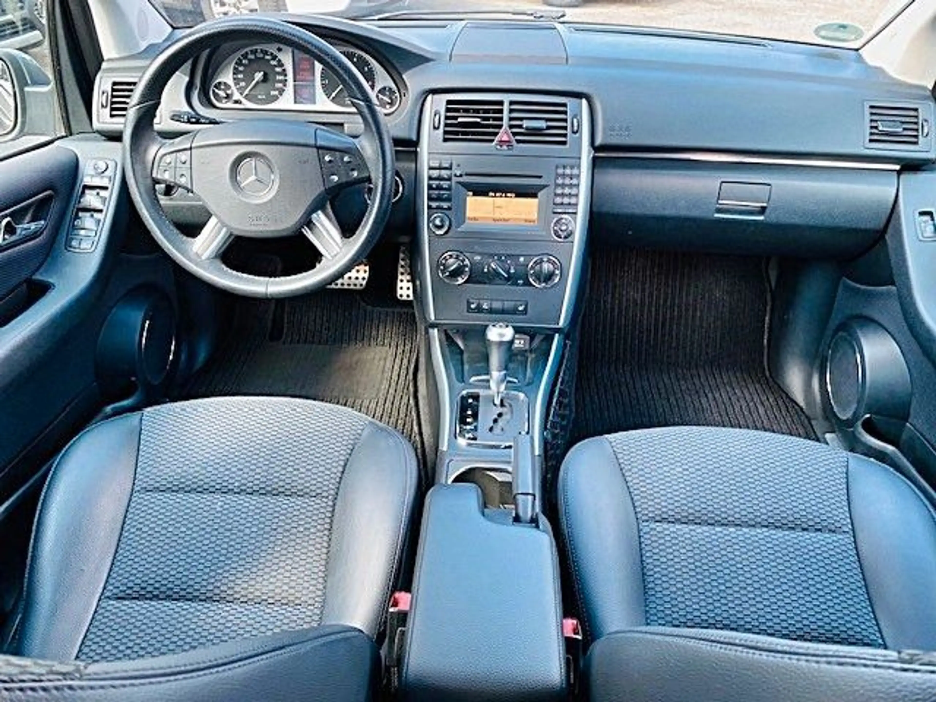 Mercedes-Benz B 160 Autotronic — photo 20