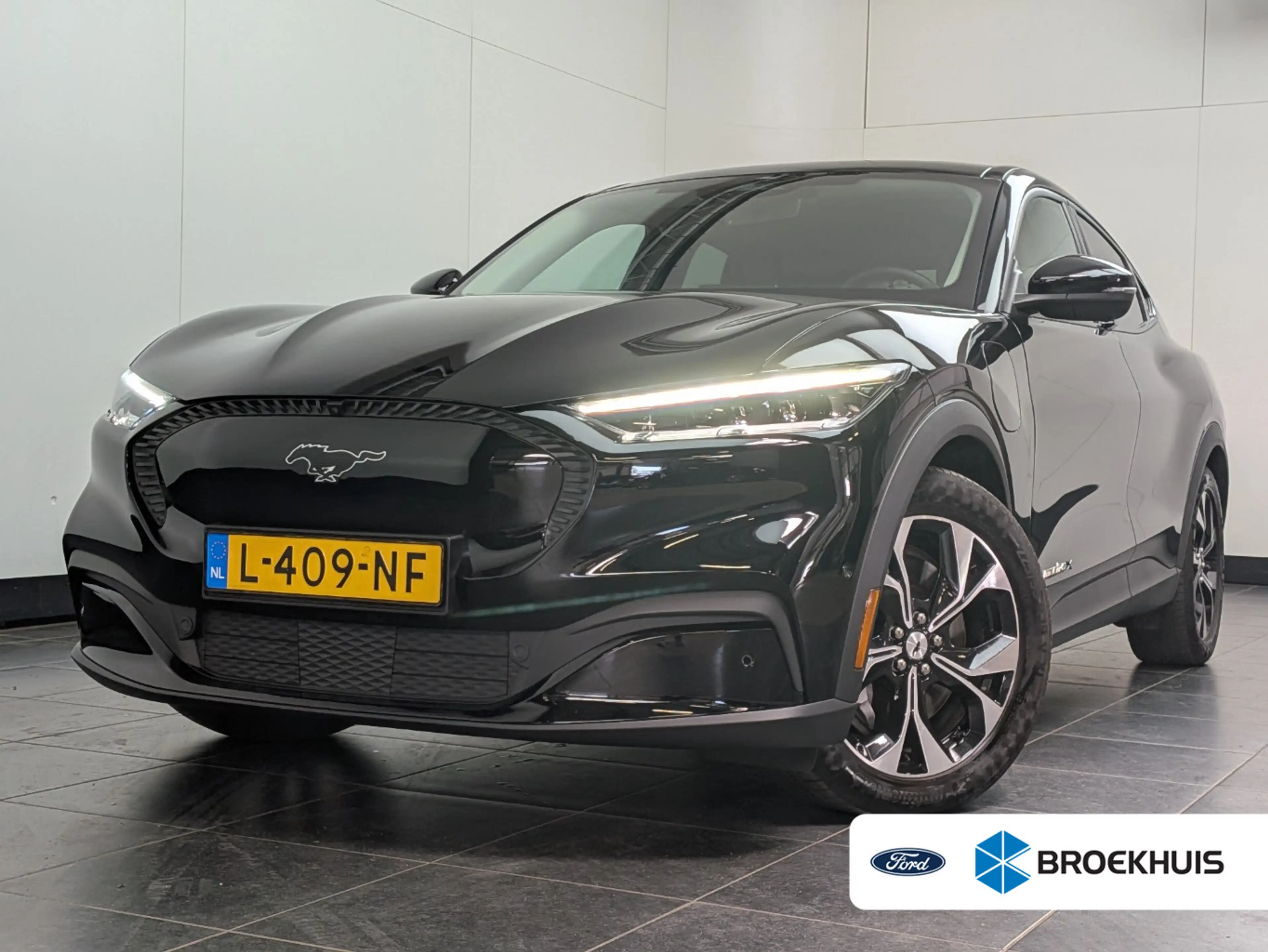 Ford Mustang Mach-E Extended RWD 98 kWh | SOH 100%! | Trekhaak (afneem