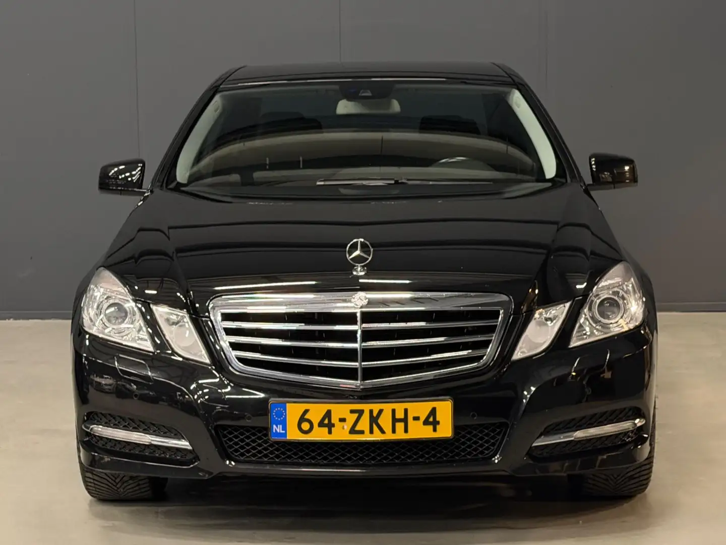 Mercedes-Benz E 200 CGI Business Class Avantgarde AUTOMAAT NAVI/STOELV Zwart - 2