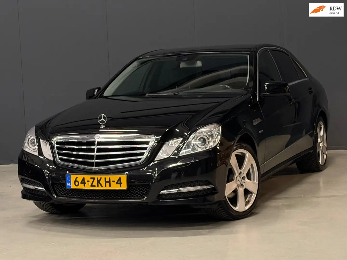 Mercedes-Benz E 200 CGI Business Class Avantgarde AUTOMAAT NAVI/STOELV Zwart - 1
