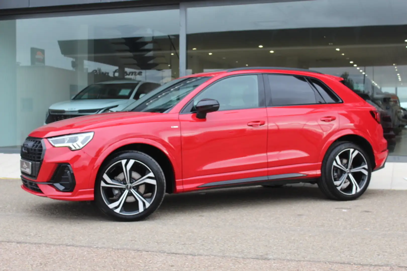 Audi Q3 35 TDI Black line S tronic 110kW Rouge - 2