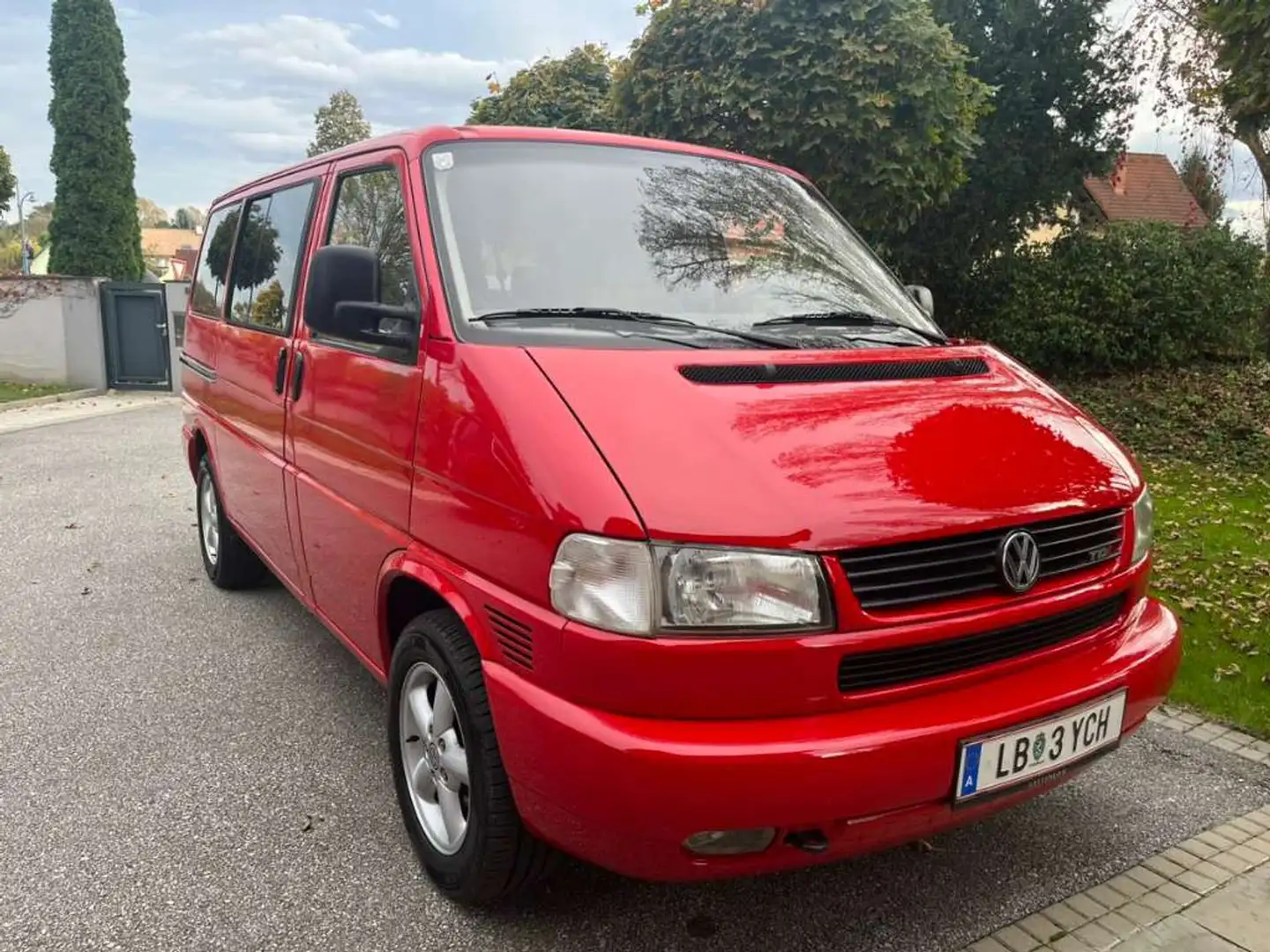 Volkswagen T4 Caravelle Caravelle 2-2-2-3 lg. 2,5 TDI Rot - 1