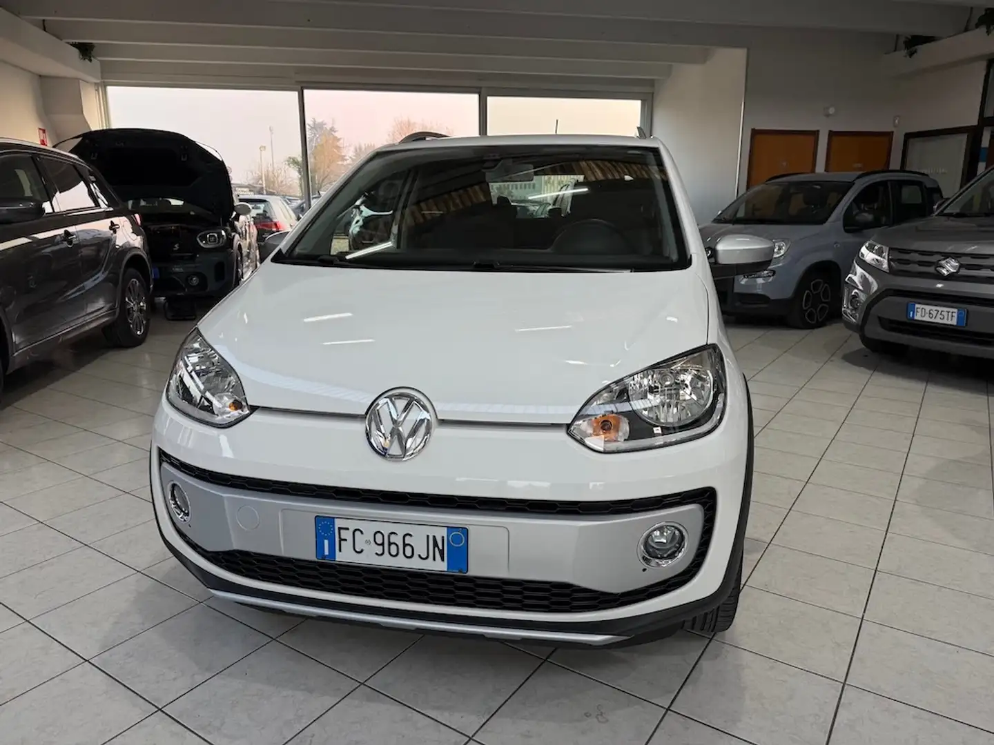 Volkswagen up! up! 5p 1.0 Cross 75cv C/AUTOMATICO PREZZO VERO Bianco - 2