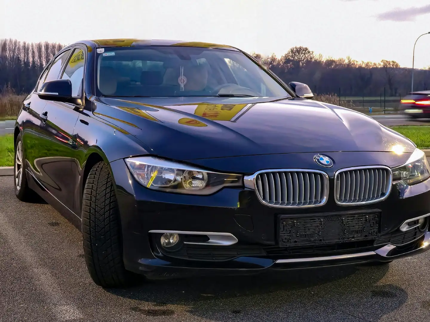 BMW 320 320d EfficientDynamics Edition Edition Schwarz - 2