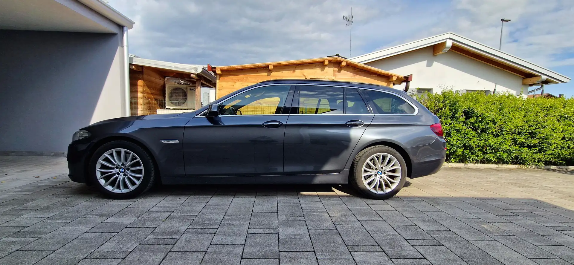 BMW 525 Serie 5 Touring 525d Touring xdrive Luxury auto E6 Grigio - 2
