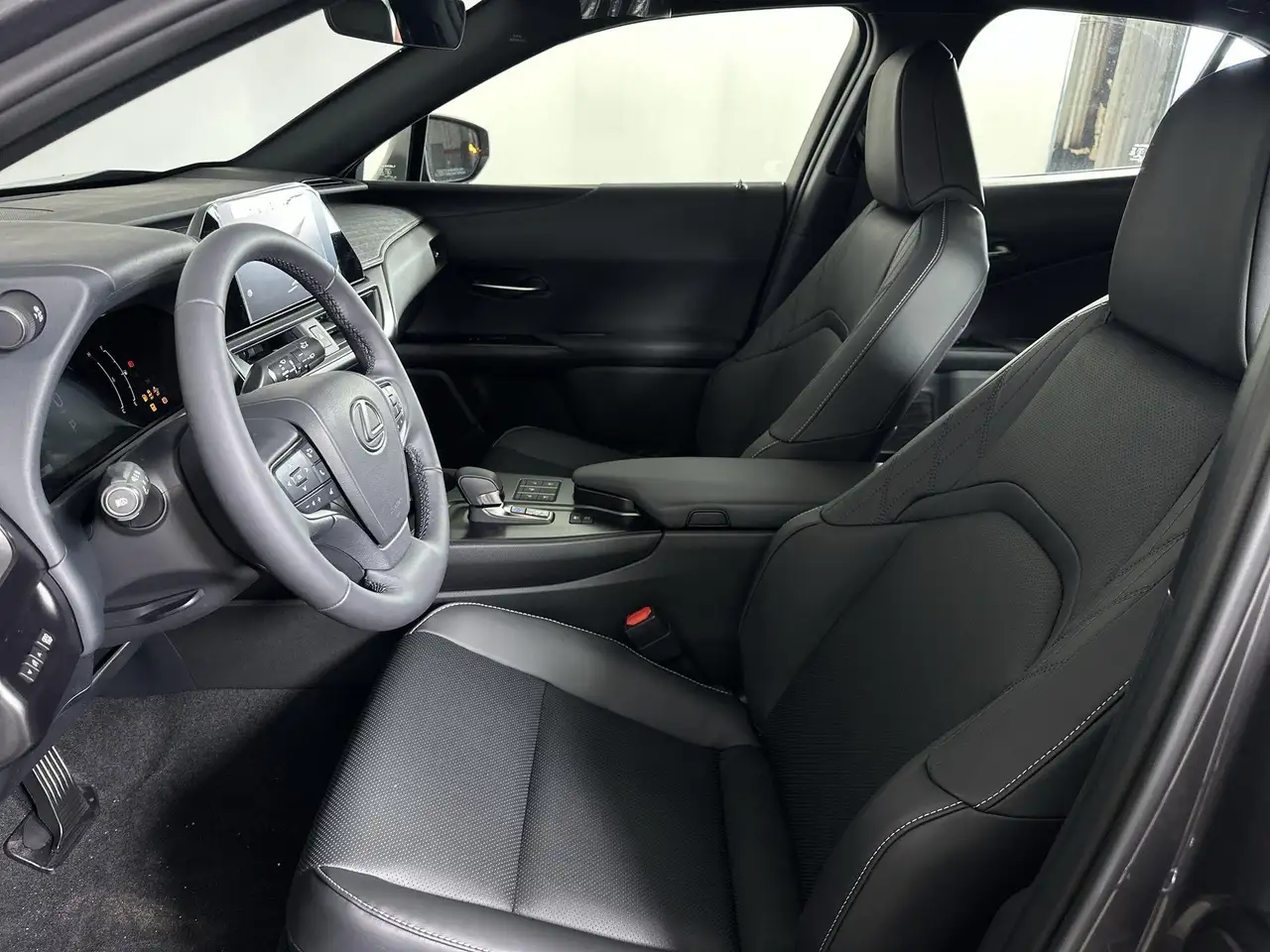 Lexus UX 300h photo Lexus UX 300h