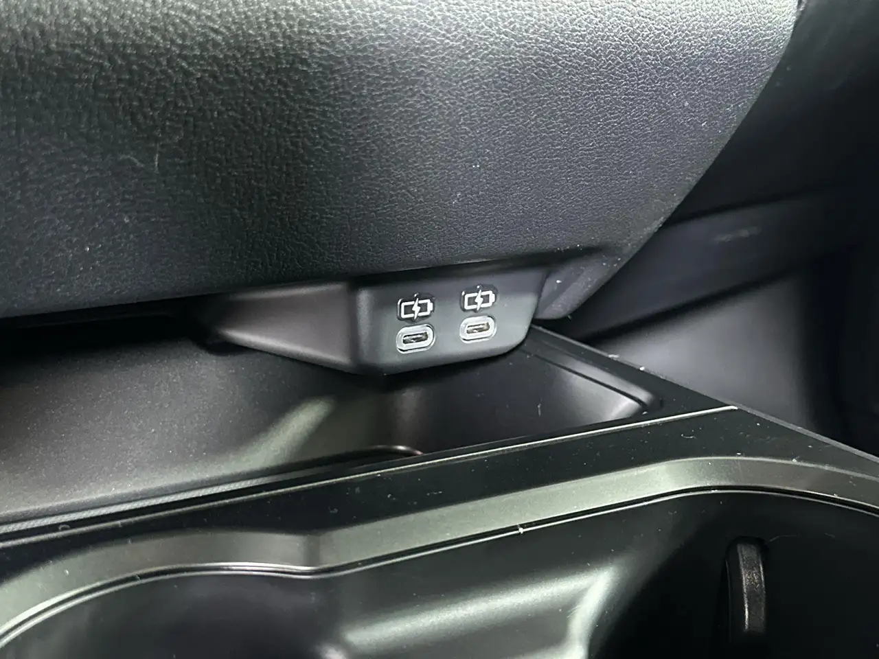 Lexus UX 300h photo Lexus UX 300h