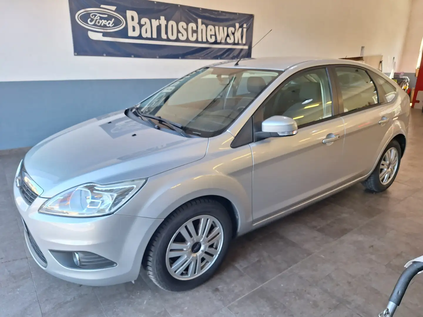 Ford Focus Concept Plateado - 1