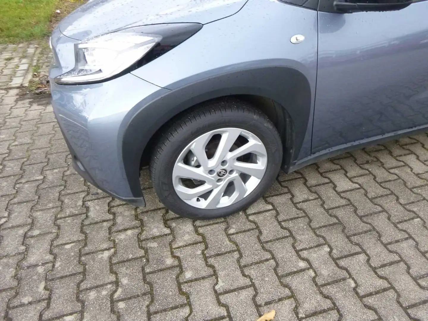 Toyota Aygo X X Active Grijs - 2