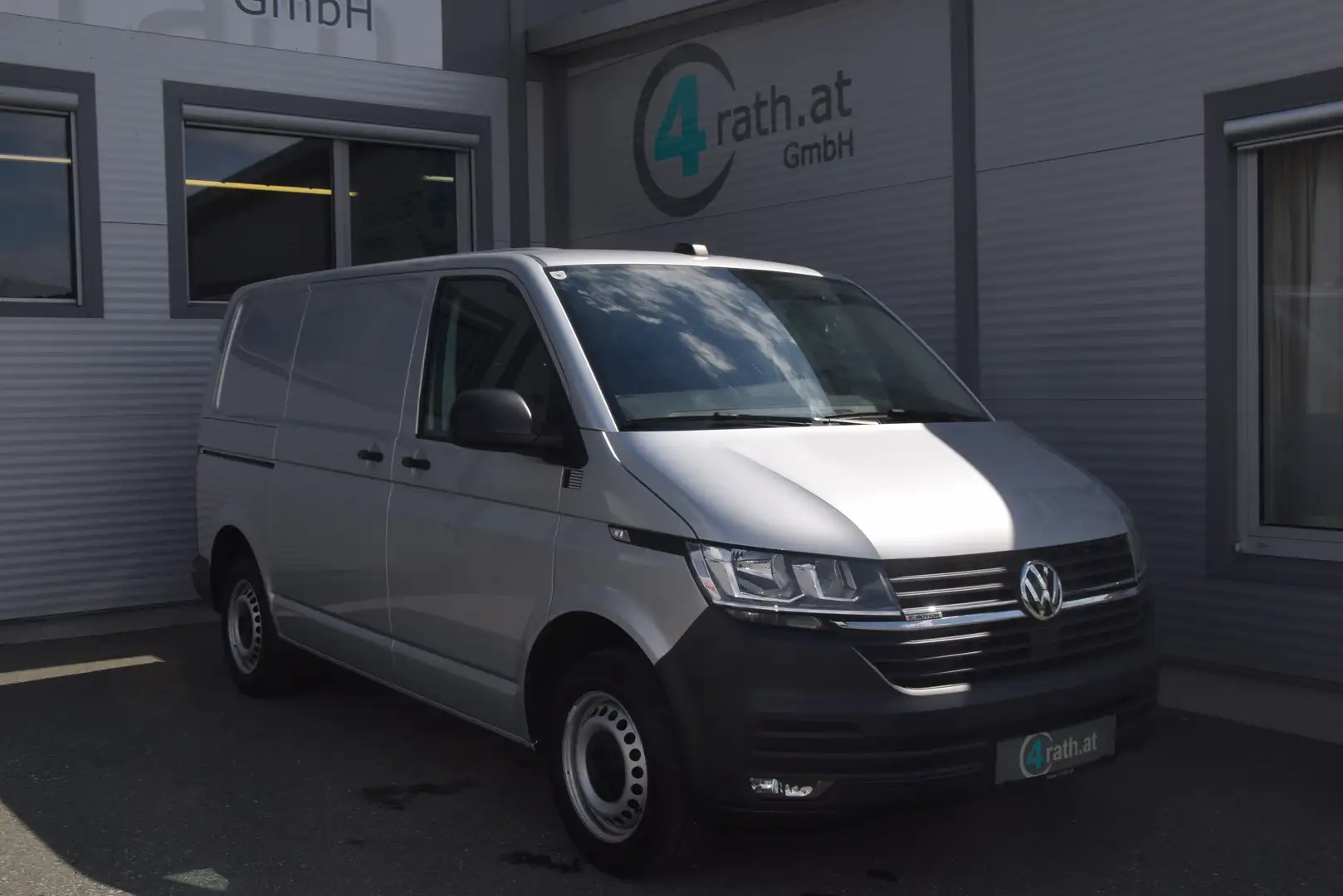 Volkswagen T6.1 Transporter Kasten KR 2,0 TDI 4Motion / NETTO: 24.900 € Silber - 1