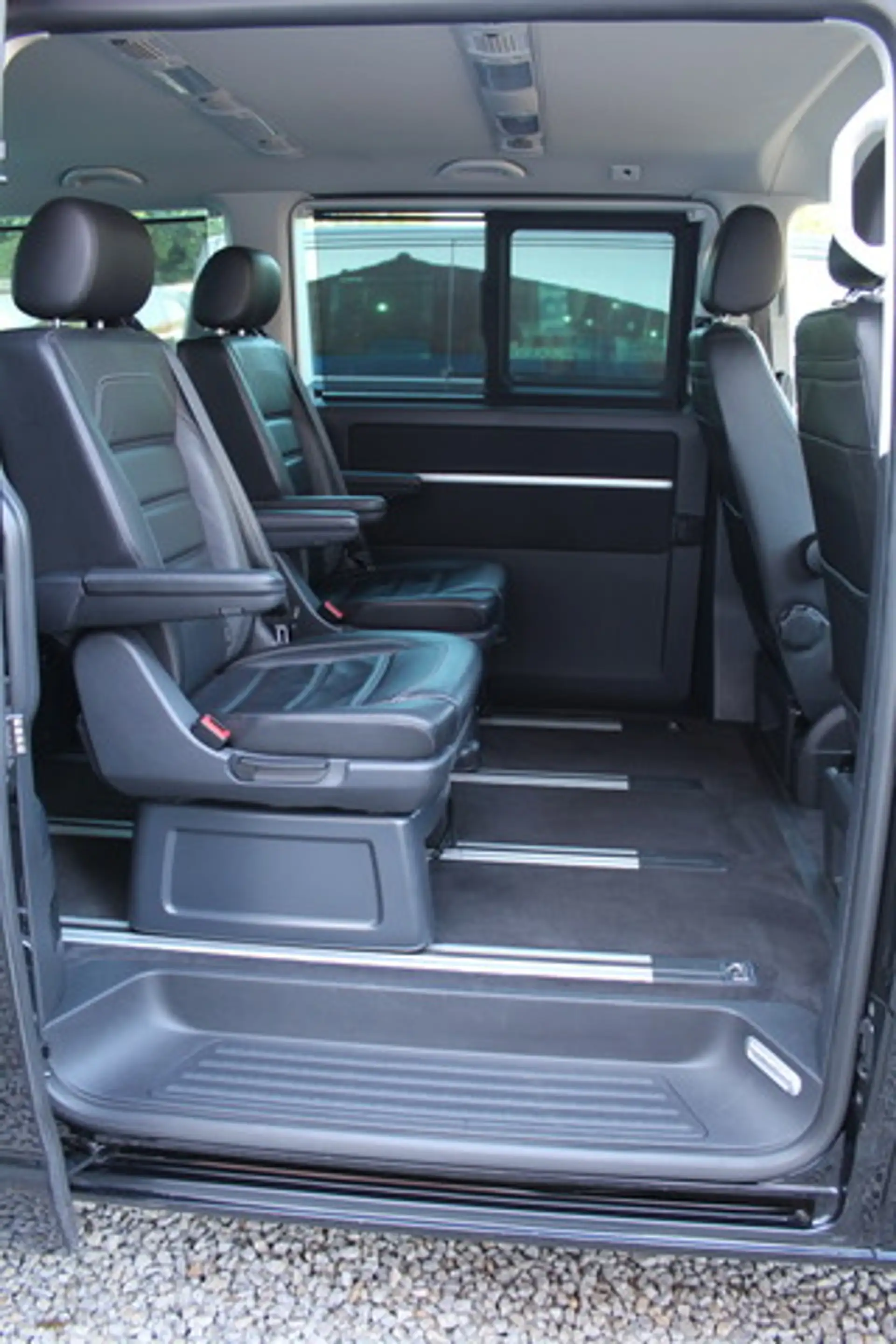 Volkswagen T6.1 Multivan Comfortline 150PS DSG AHK Standhzg — photo 14