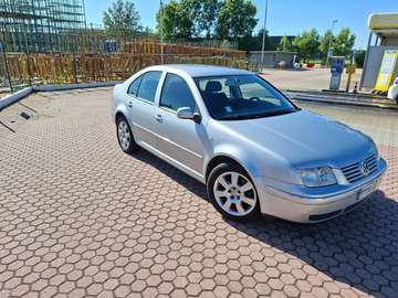 Bora 1.6 Highline 105cv