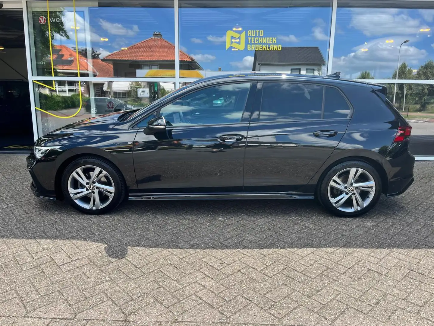 Volkswagen Golf R 1.5 ETSI R-LINE CARPLAY|ADAPTIVE CRUISE|LED|CAMERA Zwart - 2