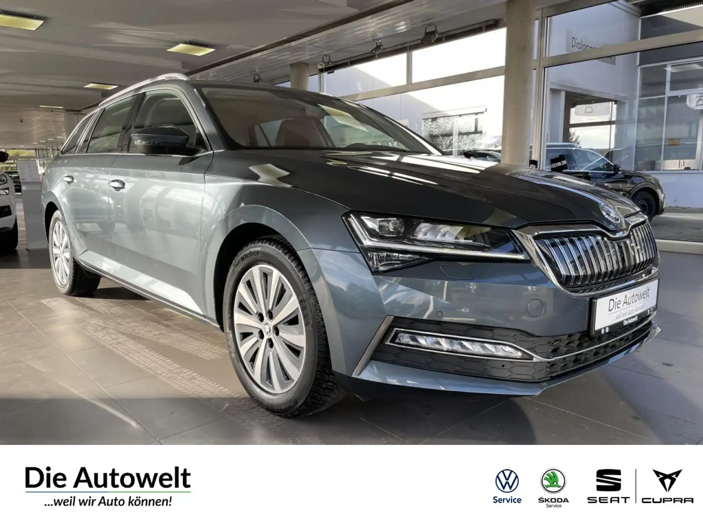 Skoda Superb Combi iV 1,4 TSI DSG NAVI LED AHK KAM SHZ Grau - 1