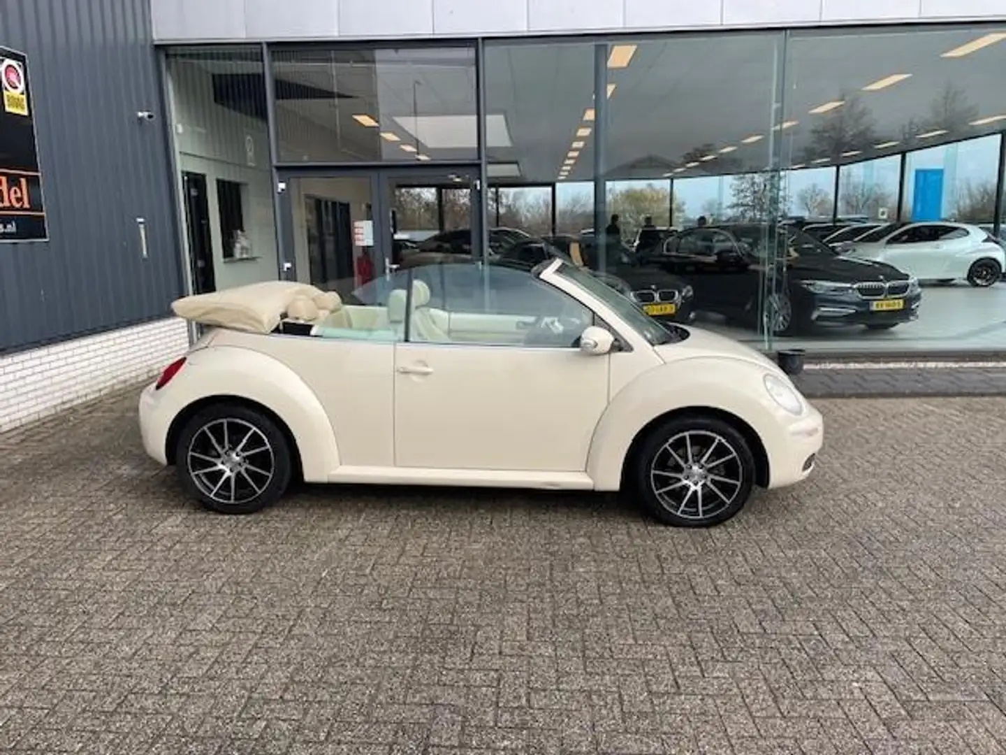 Volkswagen New Beetle Cabriolet 1.6 Highline Beige - 2