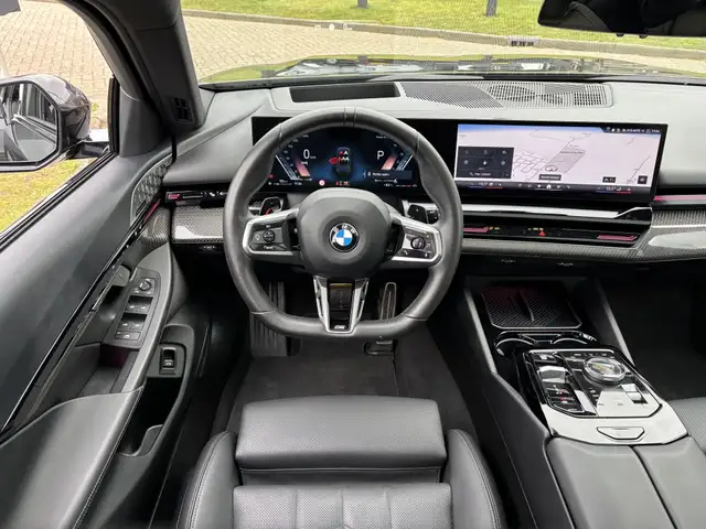 BMW 5 Series view 8
