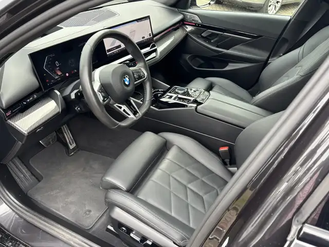 BMW 5 Series view 10