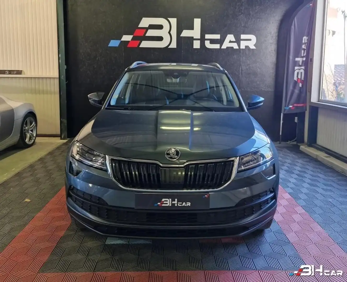 Skoda Karoq 2.0 TDI 150 SCR STYLE Gris - 2