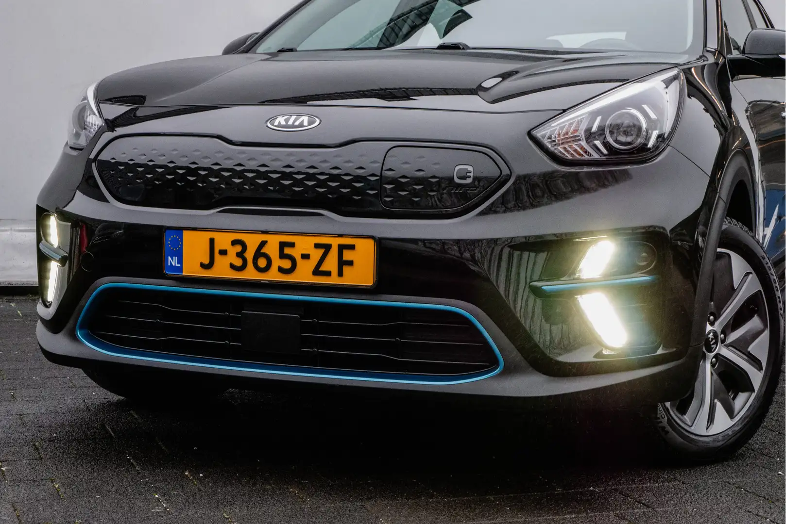 Kia e-Niro DynamicLine 64 kWh 3-Fase/ Half lederen int./ Stuu Nero - 2