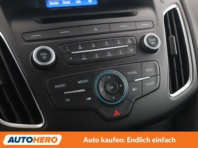 Ford Focus view 22