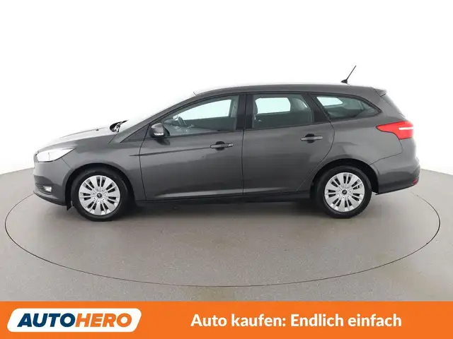 Ford Focus view 3
