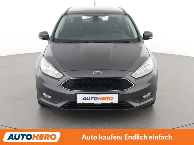 Ford Focus view 9