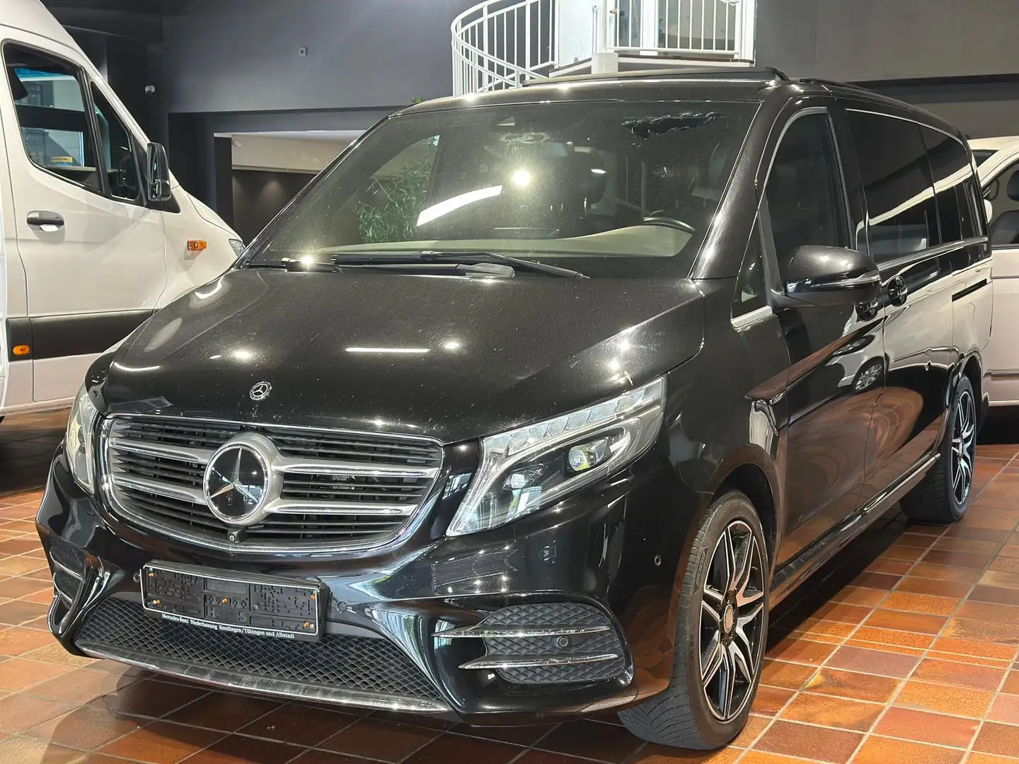 Mercedes-Benz V 250 4MAT LANG EXCLUSIVE-EDITION AMG-LINE VOLL!! Negro - 2