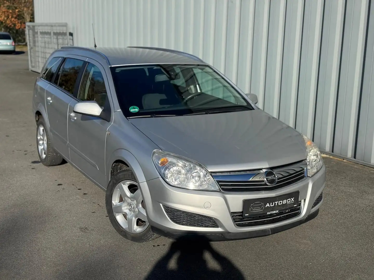 Opel Astra H 1,6 Caravan Edition Silber - 1