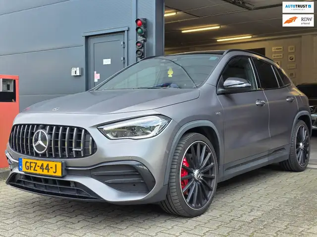 Mercedes-Benz GLA 35 AMG 4MATIC / PANO / MATTE GREY / LEDER-ALCANTARA / CAM